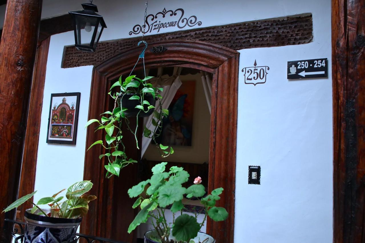 Hotel Casa Baez Пацкуаро Экстерьер фото