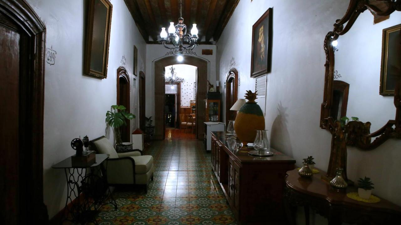Hotel Casa Baez Пацкуаро Экстерьер фото