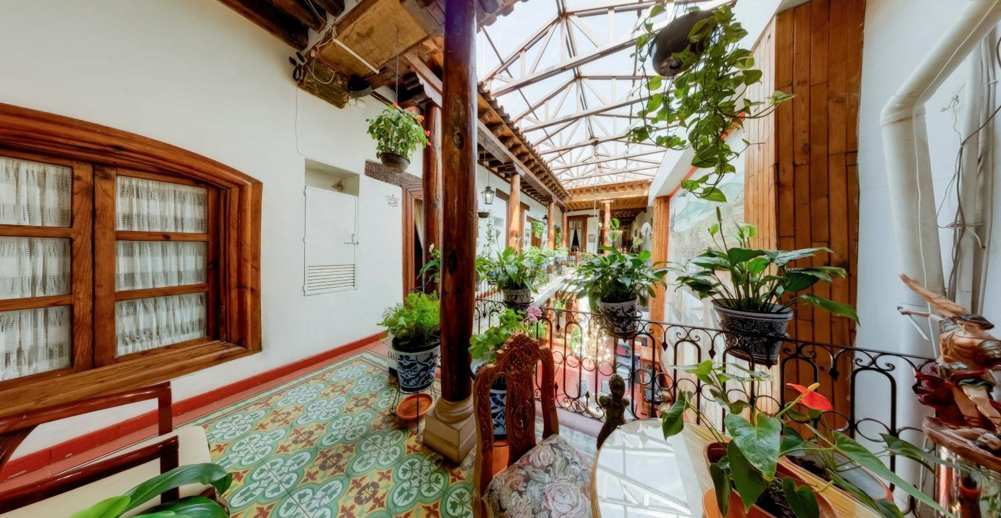 Hotel Casa Baez Пацкуаро Экстерьер фото